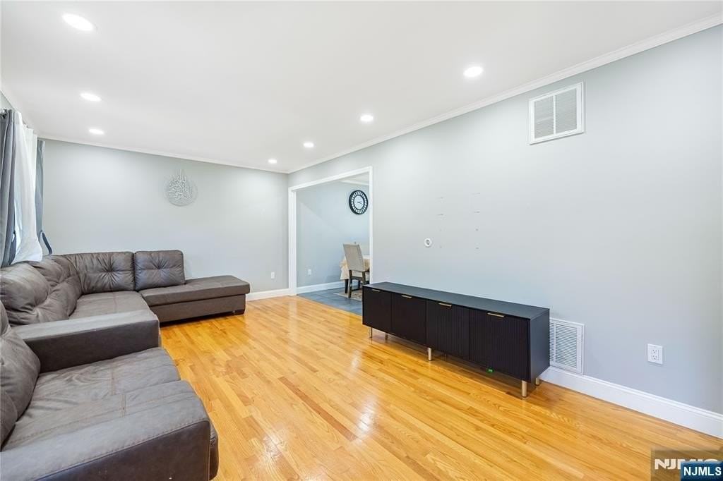 361 Walthery Ave - Photo 4 of 19