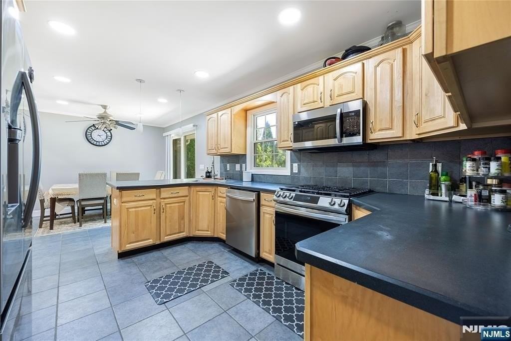 361 Walthery Ave - Photo 6 of 19