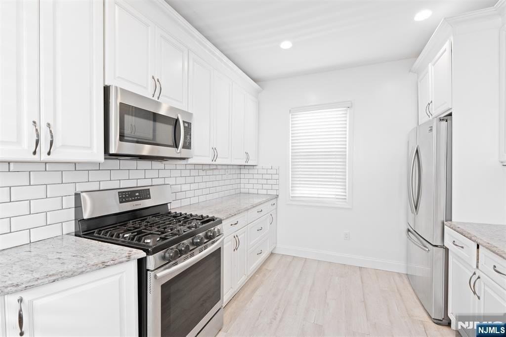 73 Ilford Ave - Photo 4 of 25