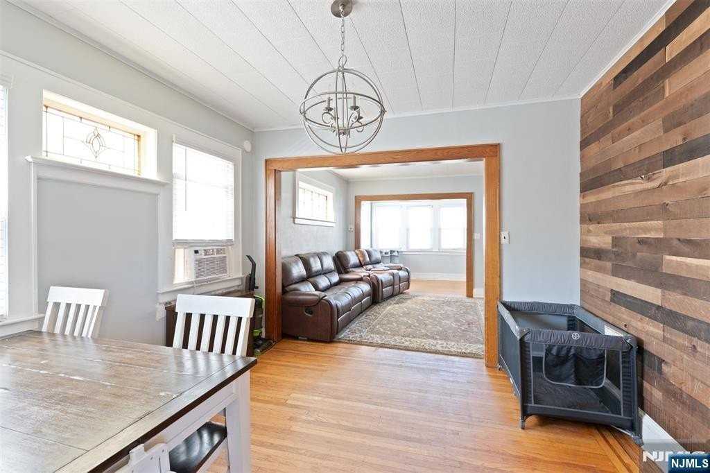 73 Ilford Ave - Photo 6 of 25