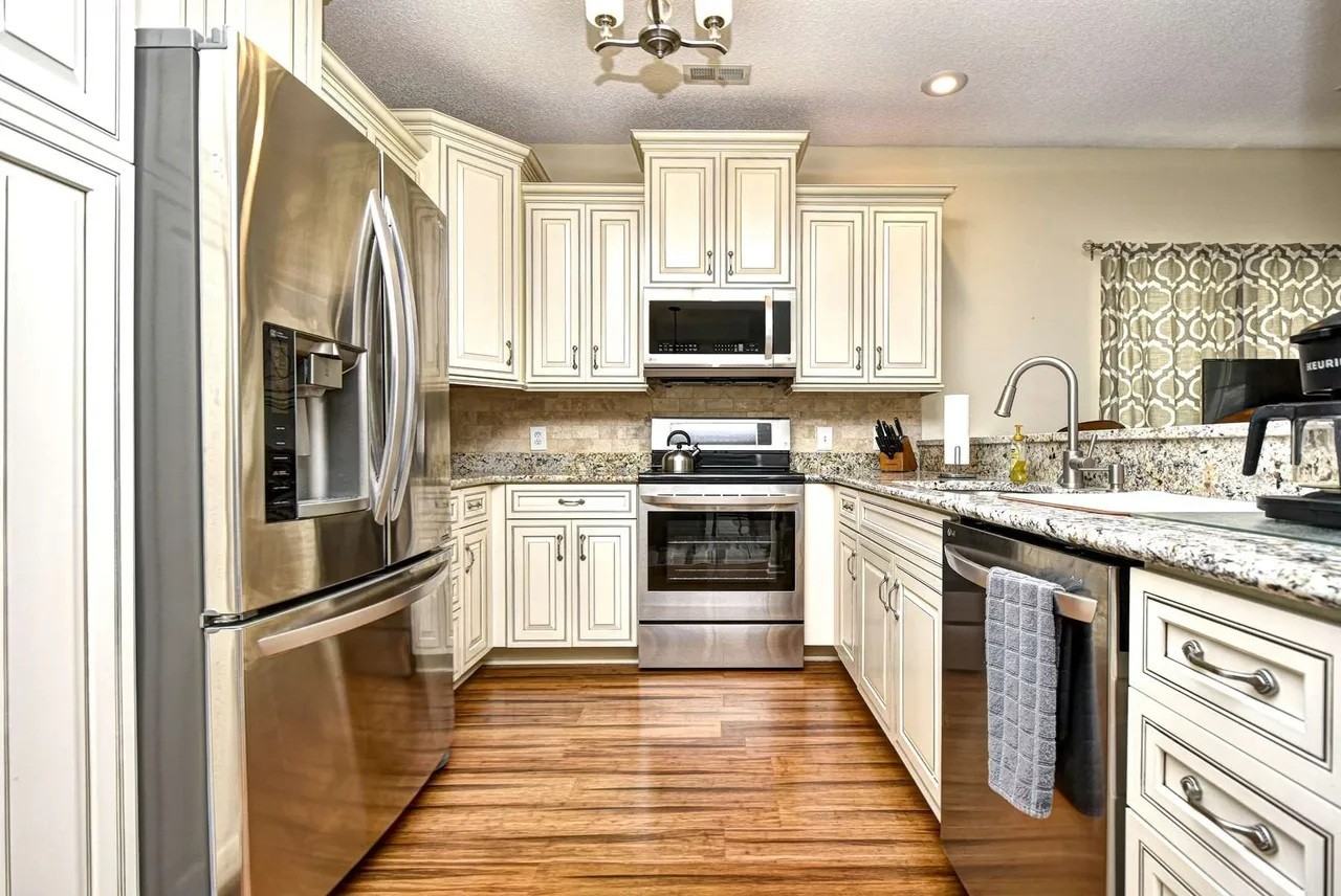 3307 Sweetwater Blvd #1 - Photo 3 of 10