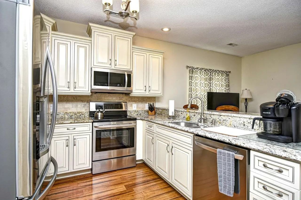 3307 Sweetwater Blvd #1 - Photo 4 of 10