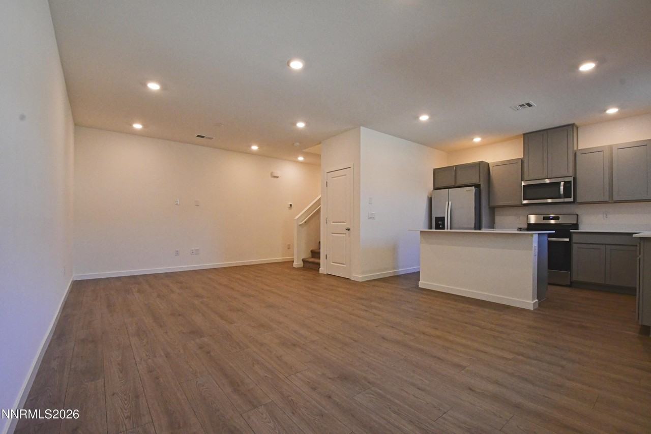 1016 Middle Gate Rd - Photo 4 of 26
