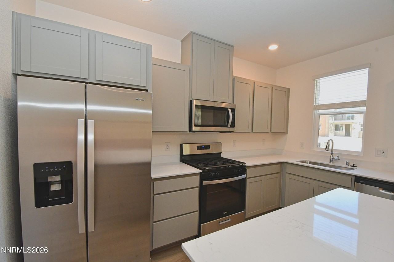 1016 Middle Gate Rd - Photo 6 of 26