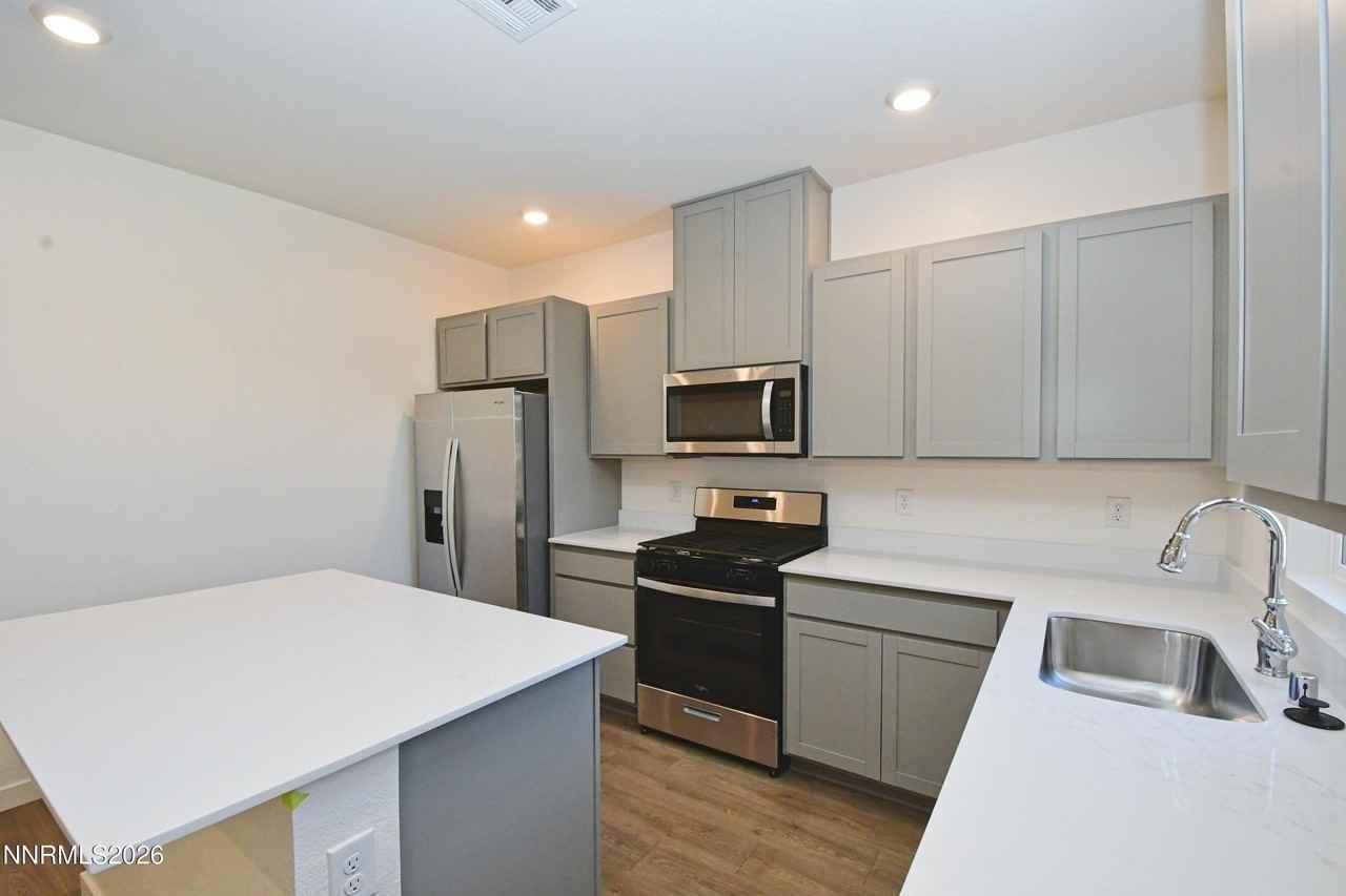 1016 Middle Gate Rd - Photo 7 of 26