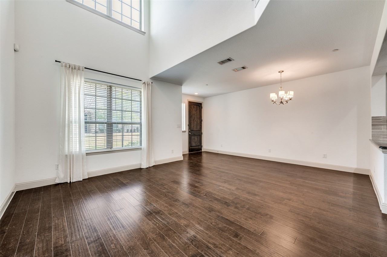7424 Mitchell Dr - Photo 4 of 22