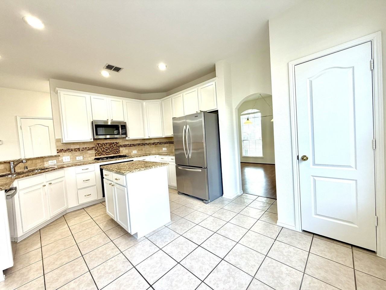 516 Hawken Dr - Photo 4 of 33