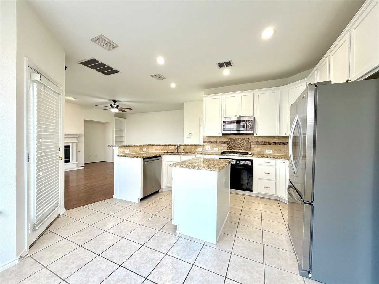 516 Hawken Dr - Photo 5 of 33