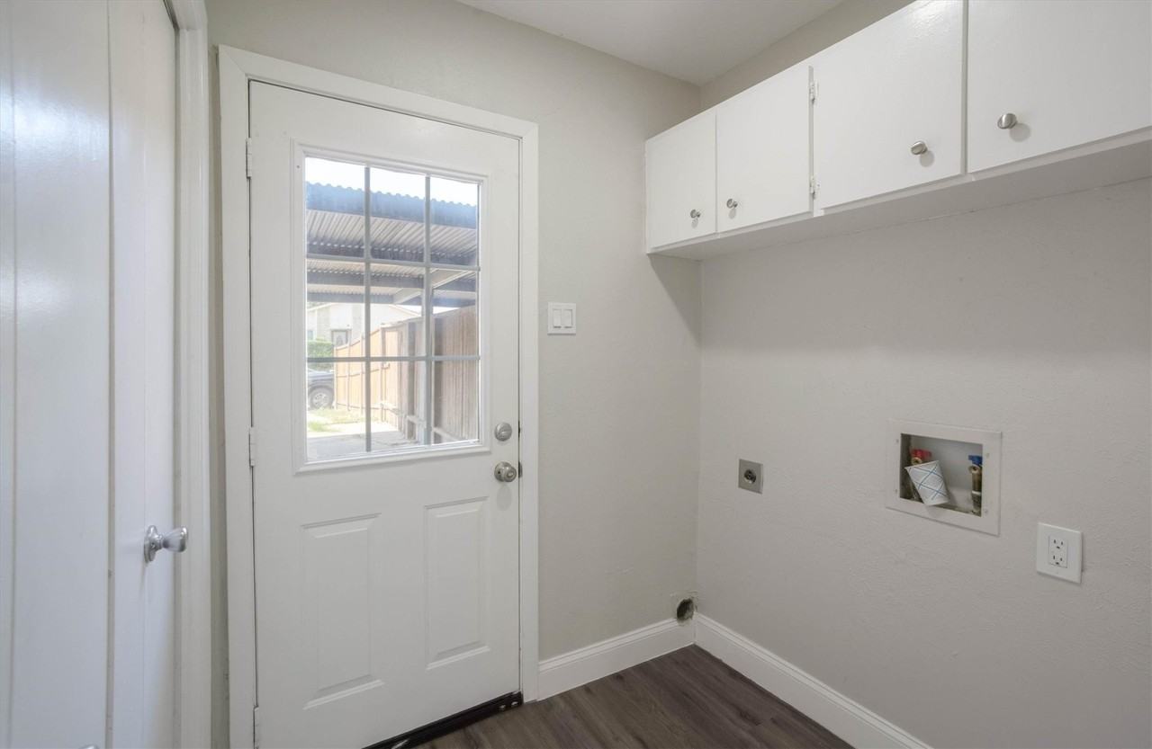 2203 Sheraton Dr - Photo 2 of 33
