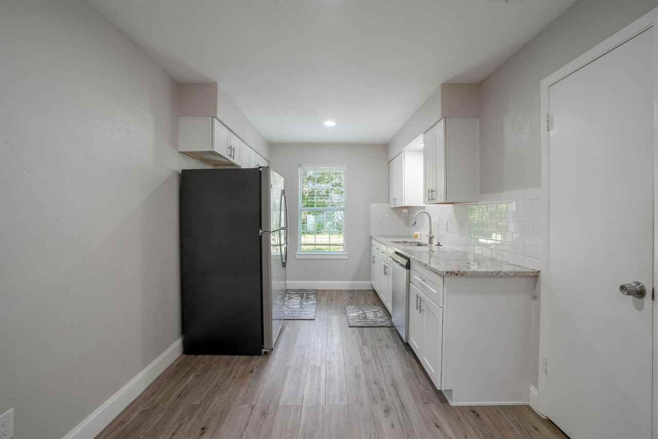 2203 Sheraton Dr - Photo 3 of 33