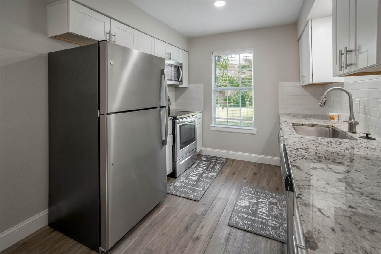 2203 Sheraton Dr - Photo 4 of 33
