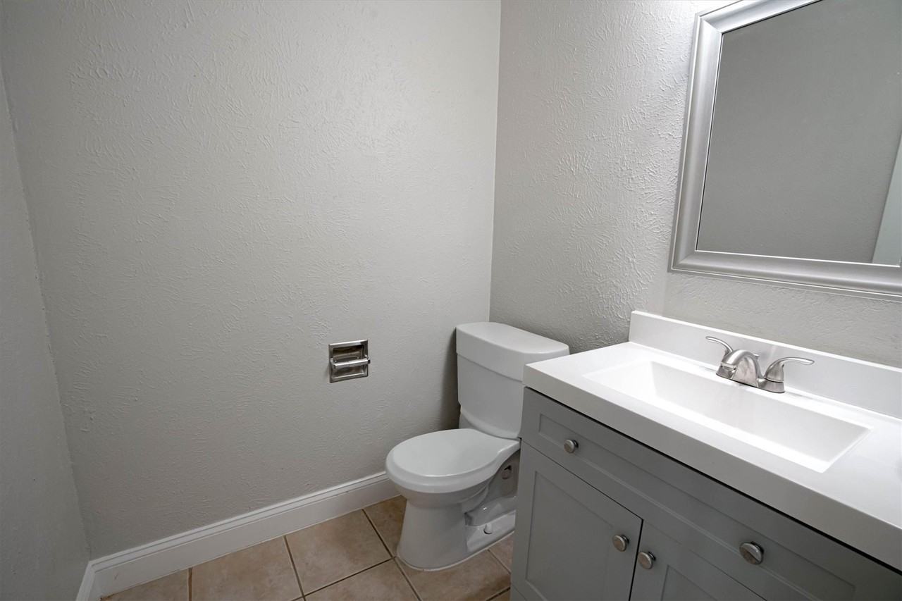 2203 Sheraton Dr - Photo 6 of 33