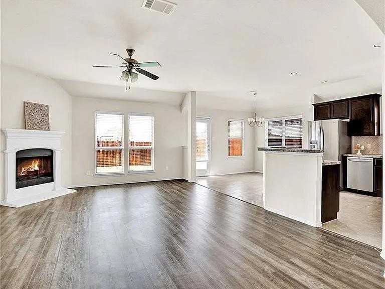 2208 Jonathan Creek Dr - Photo 3 of 13