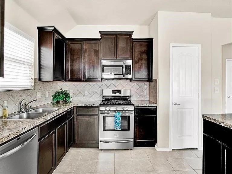 2208 Jonathan Creek Dr - Photo 4 of 13