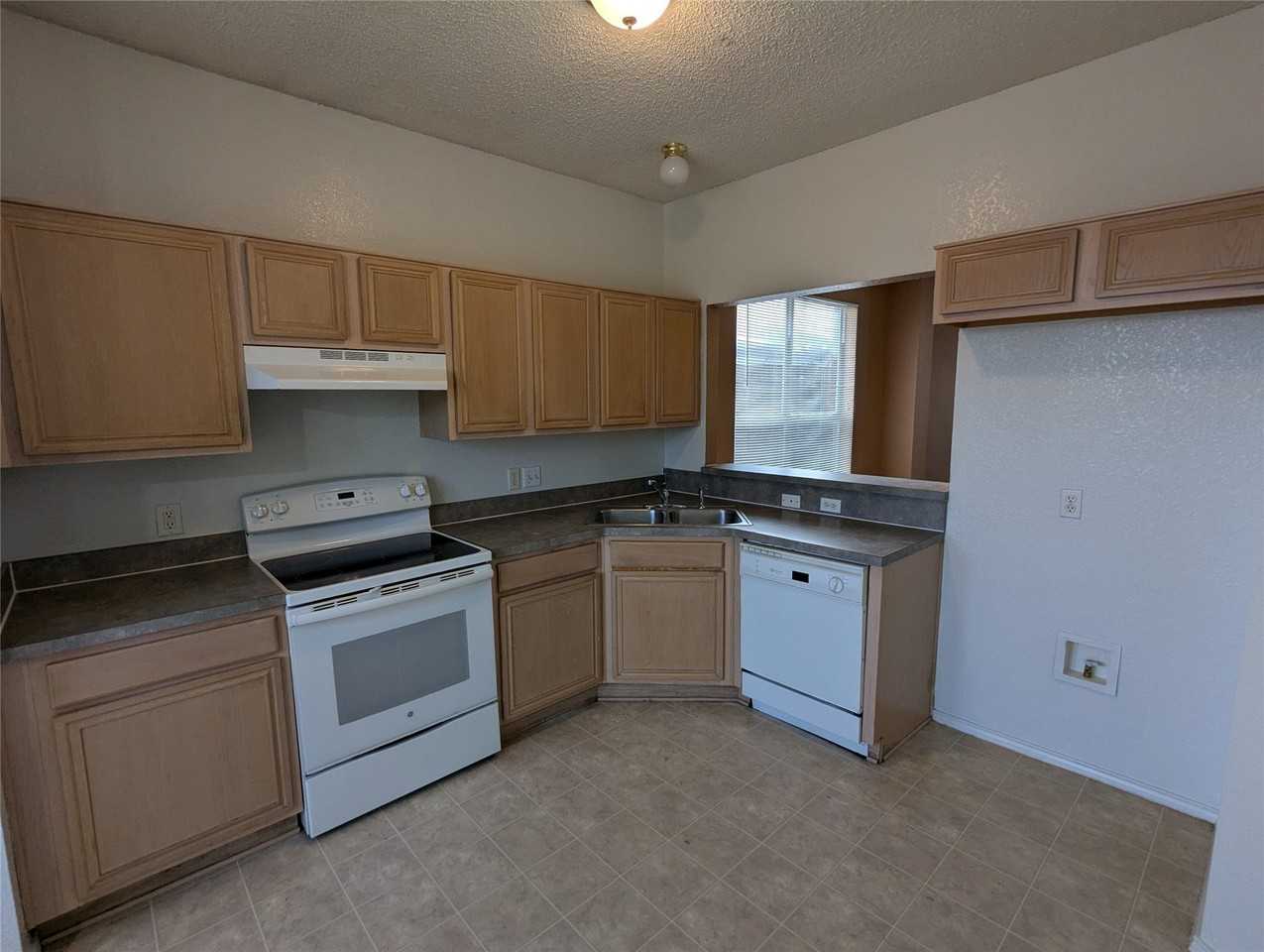 6425 Rainwater Way - Photo 7 of 21