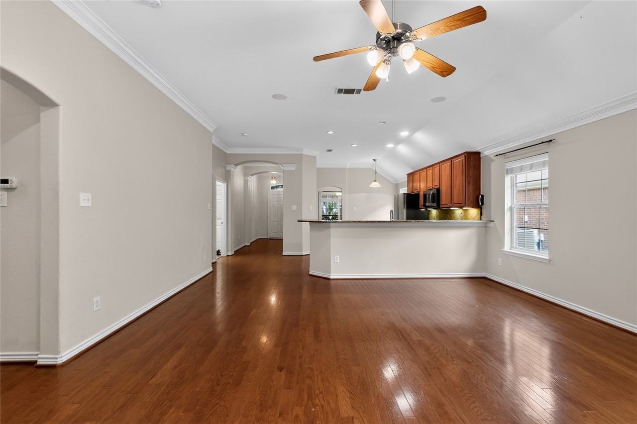 8562 Robertson Dr - Photo 2 of 20