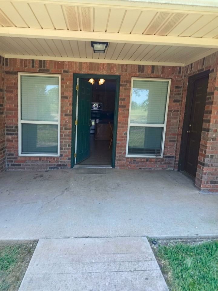 1130 E Ohio St - Photo 3 of 18