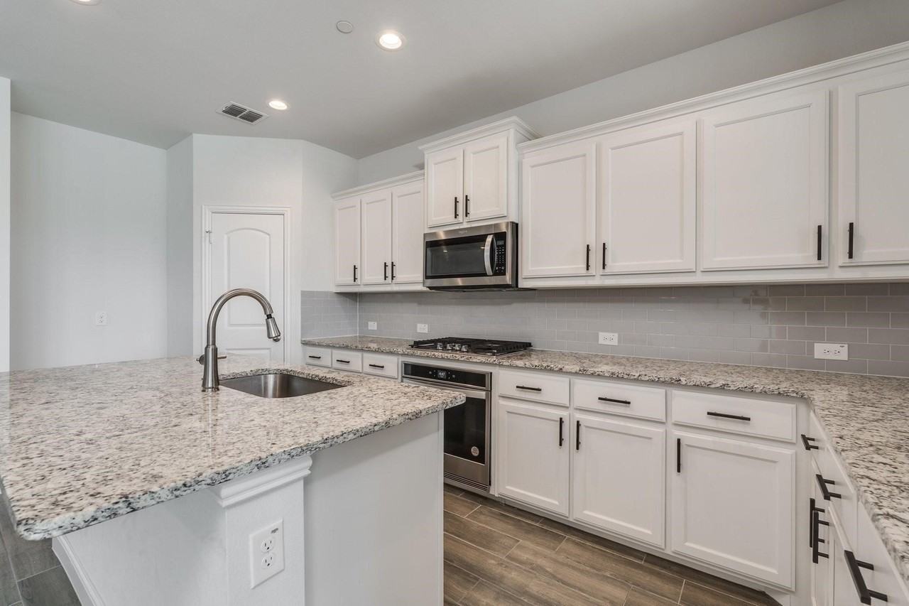 6805 Andrew Dr - Photo 6 of 15