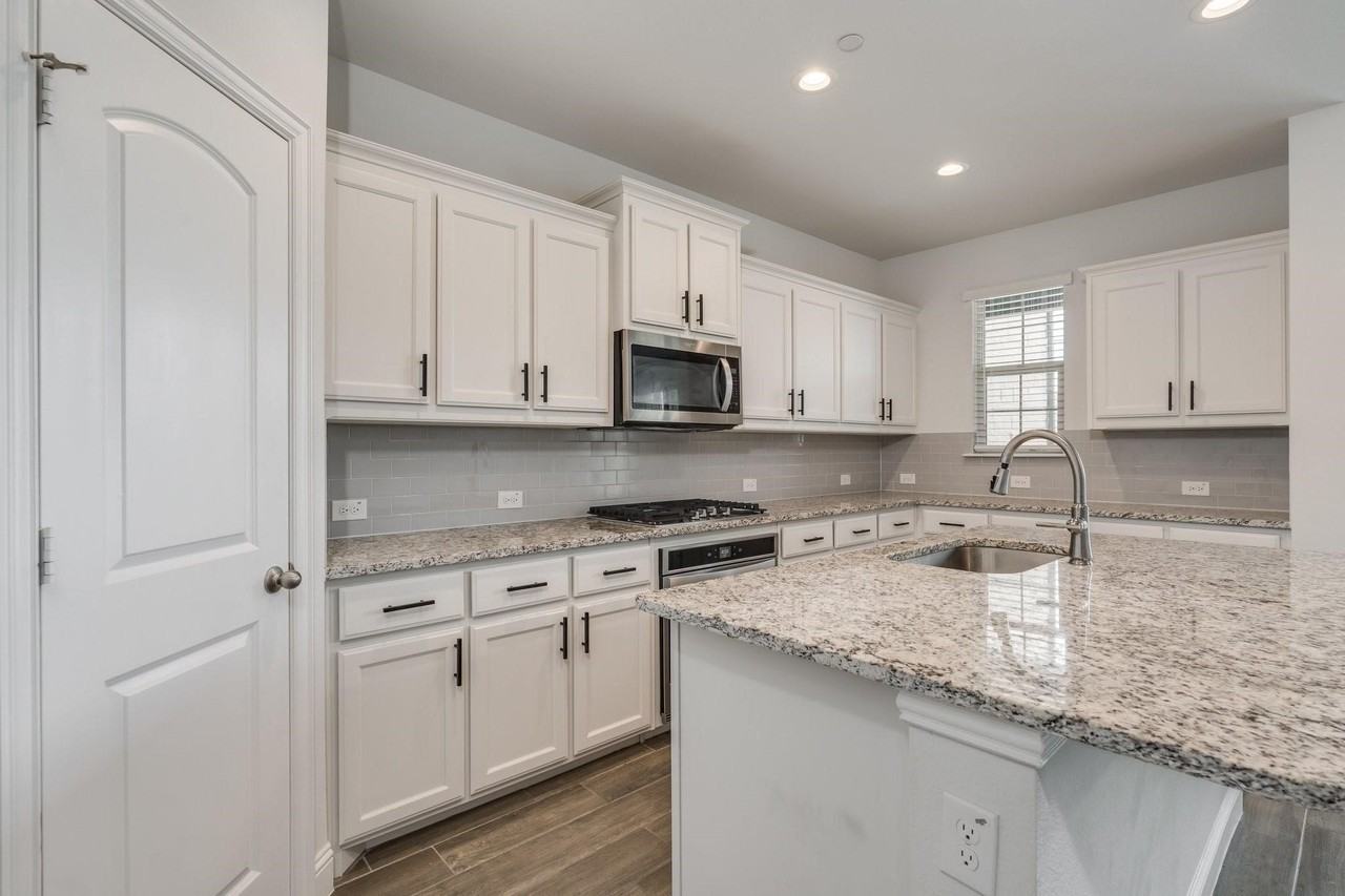 6805 Andrew Dr - Photo 7 of 15