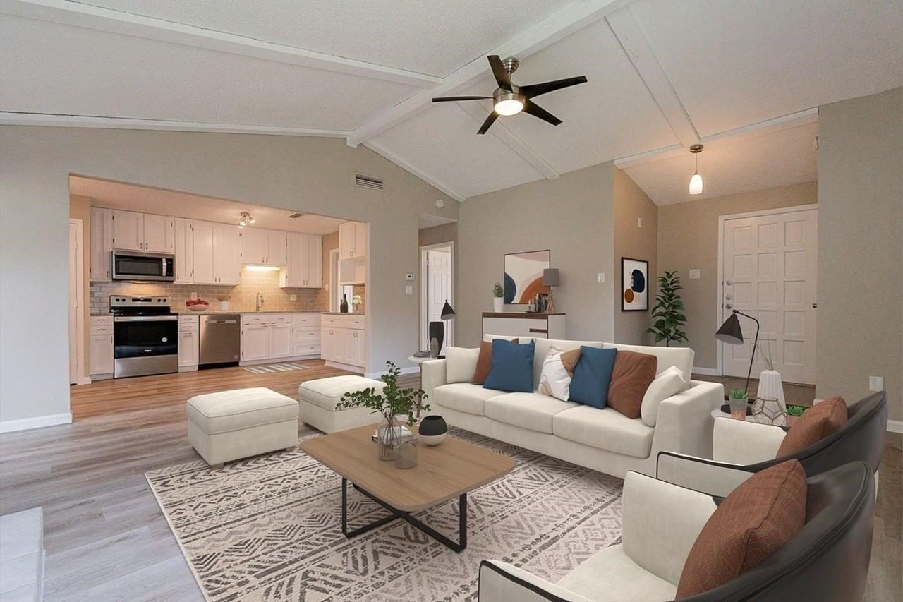 2112 Cedarcrest Dr