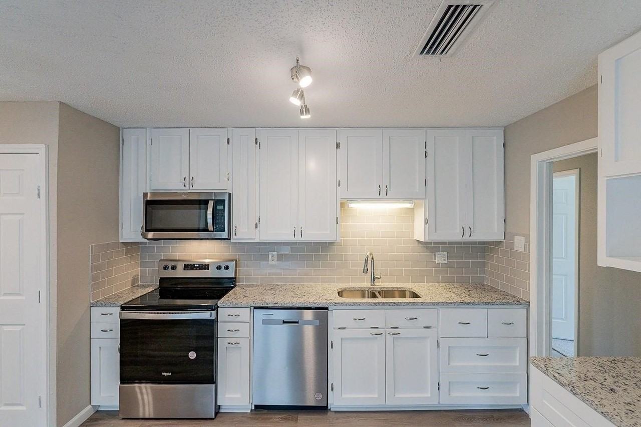 2112 Cedarcrest Dr - Photo 2 of 13