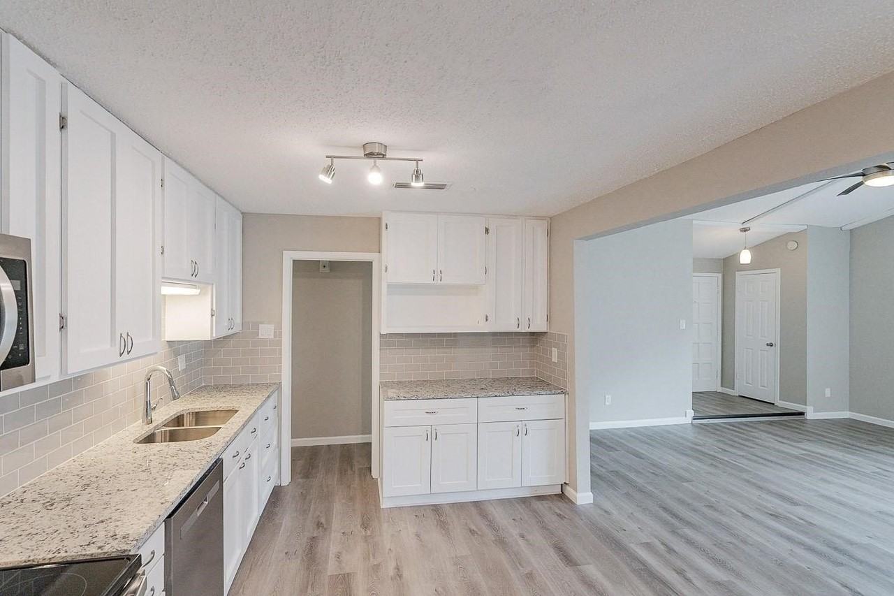 2112 Cedarcrest Dr - Photo 5 of 13