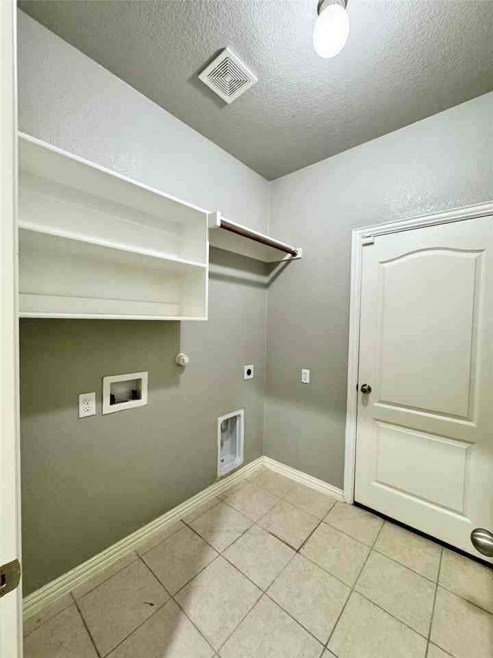 6440 Parkstone Way - Photo 4 of 19