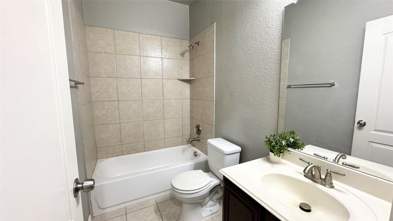 6440 Parkstone Way - Photo 7 of 19