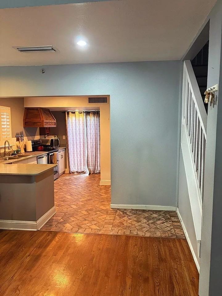 1536 Mccoy St - Photo 3 of 13