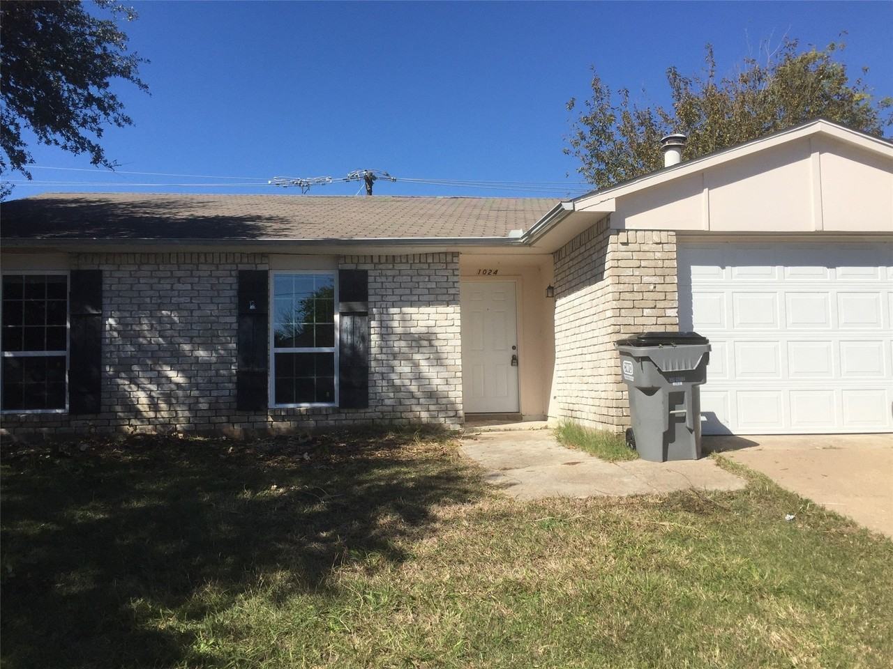 1024 Hawthorne Dr