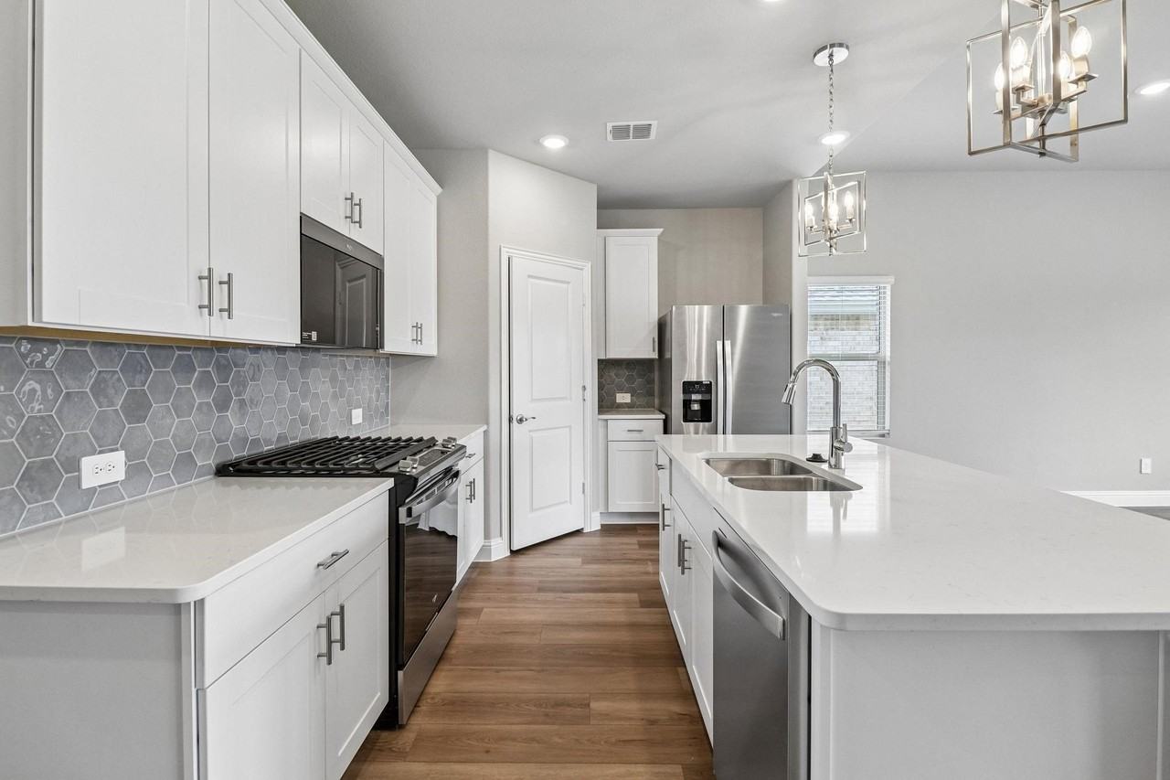 6206 Castamere Dr - Photo 3 of 37