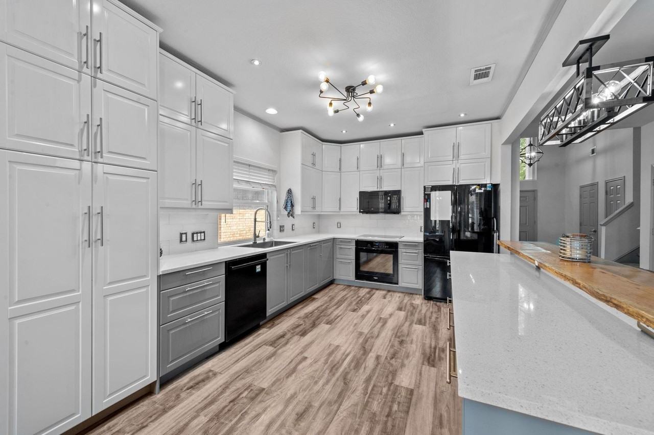 1905 Barrens Cir - Photo 5 of 12