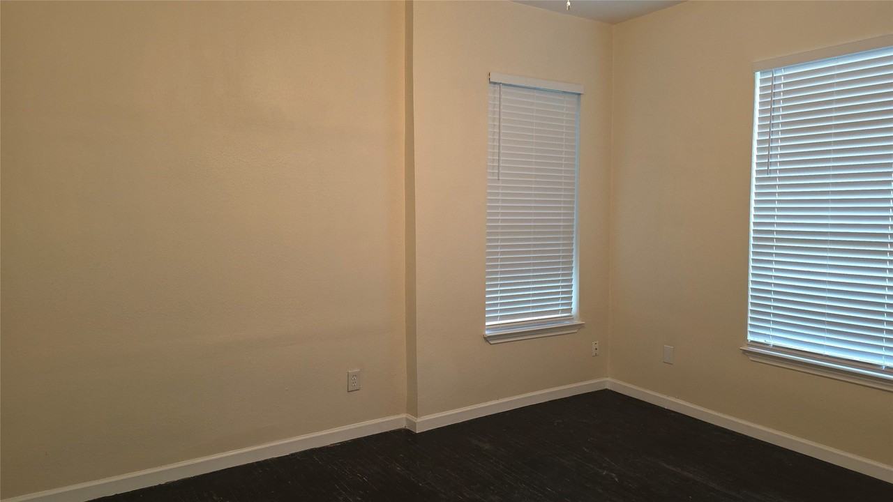 608 W 6th St - Photo 6 of 13
