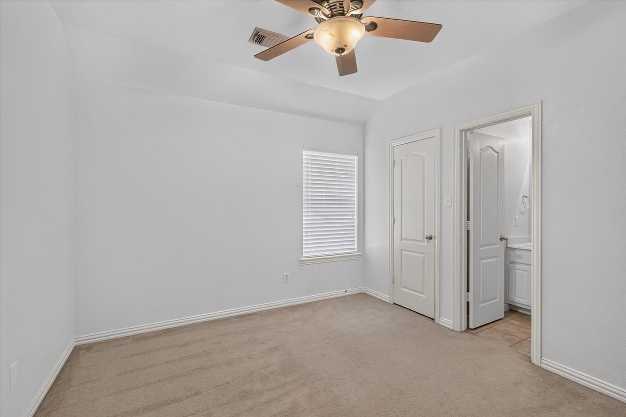 822 Shadybrook Dr - Photo 7 of 13