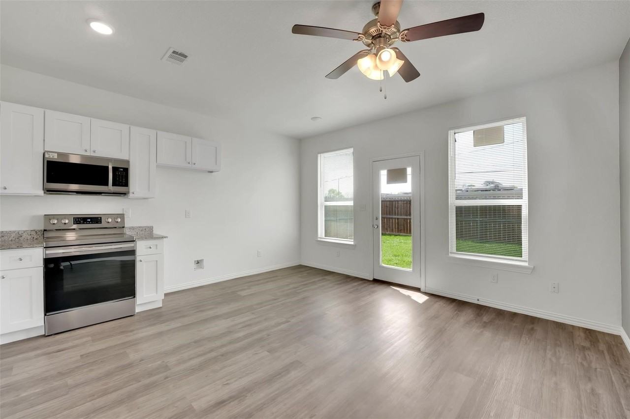 1608 Ash Crescent St - Photo 7 of 19