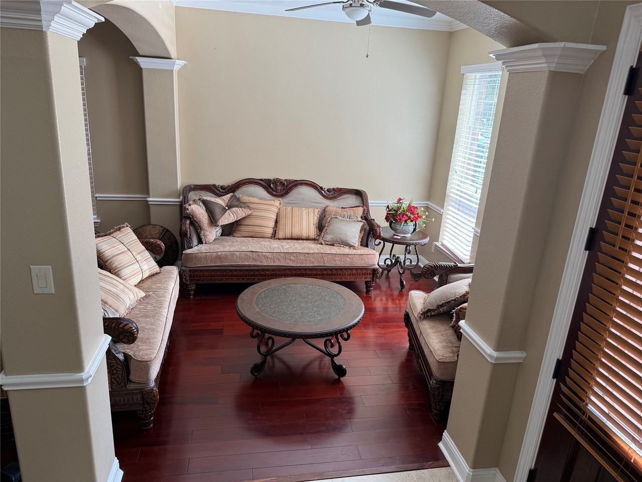 909 Araf Ave - Photo 3 of 7