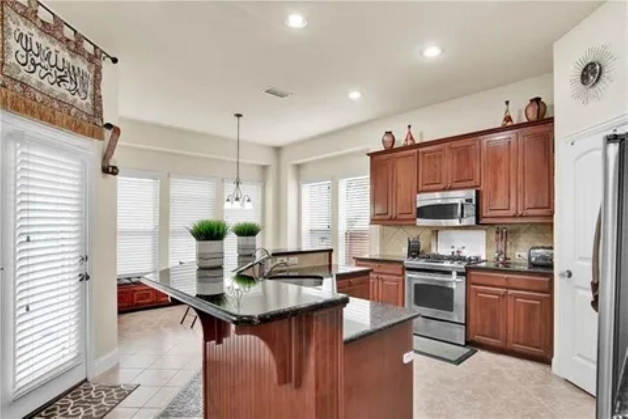 909 Araf Ave - Photo 4 of 7