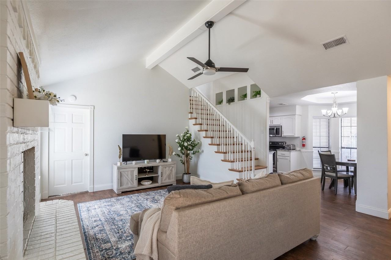 8073 Bonnie Cir - Photo 2 of 40