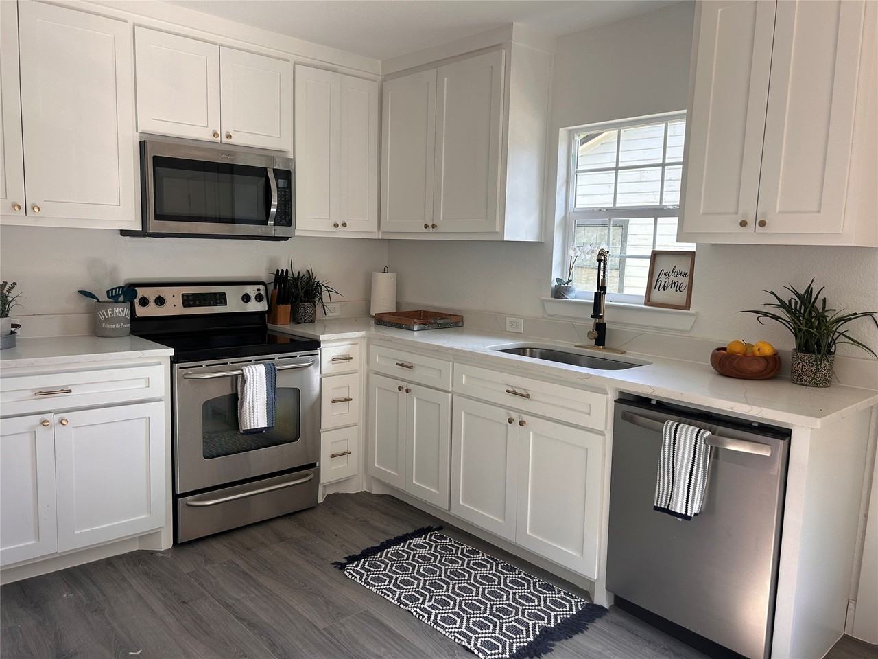 211 Kerby St - Photo 3 of 9