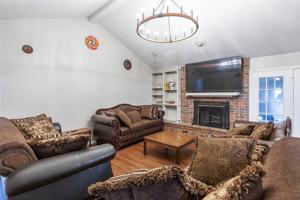 featured image of 857 Chaucer Dr