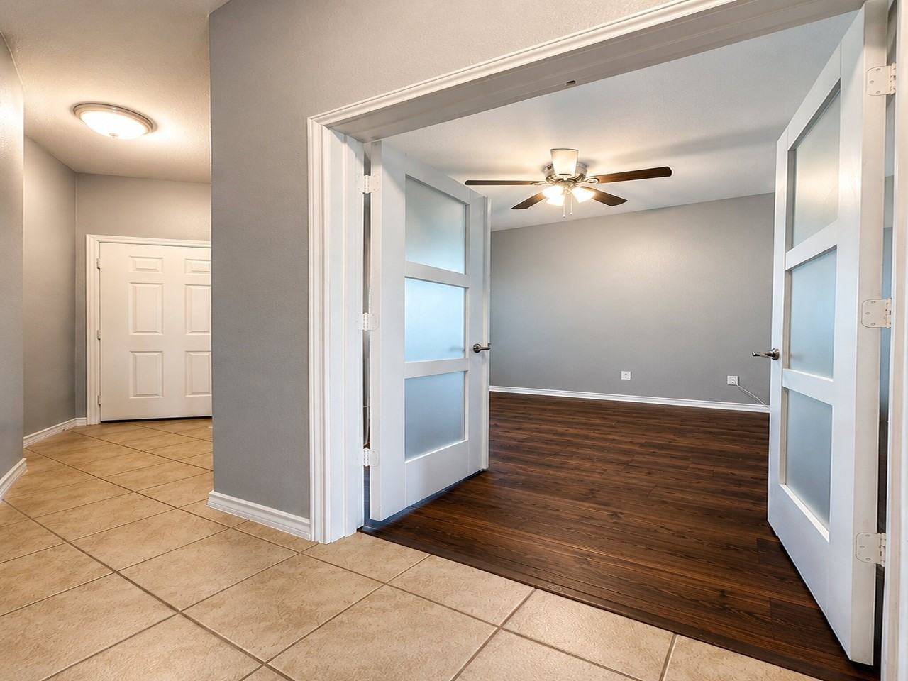 1229 Walnut Cliff Ct - Photo 3 of 30