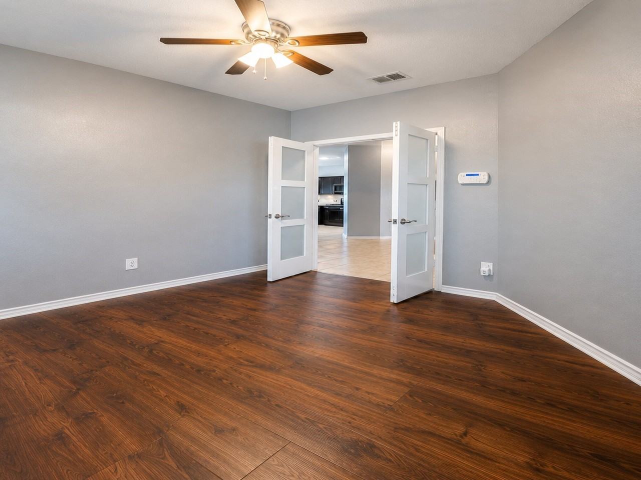 1229 Walnut Cliff Ct - Photo 4 of 30