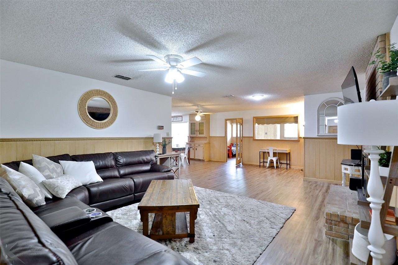 2810 Arrowhead Dr - Photo 2 of 40