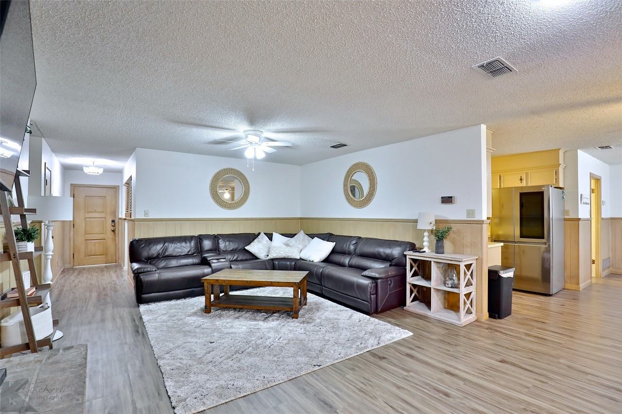 2810 Arrowhead Dr - Photo 3 of 40