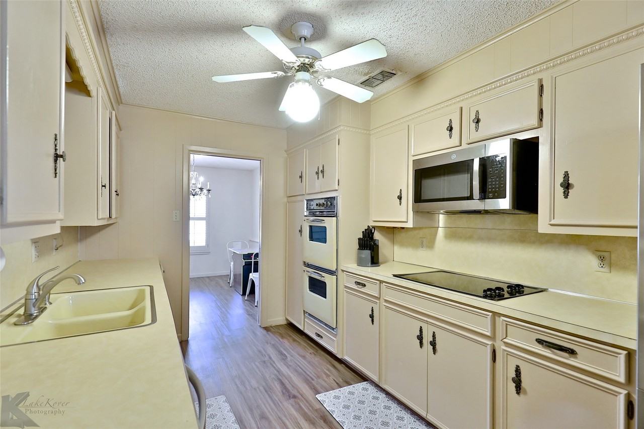 2810 Arrowhead Dr - Photo 5 of 40