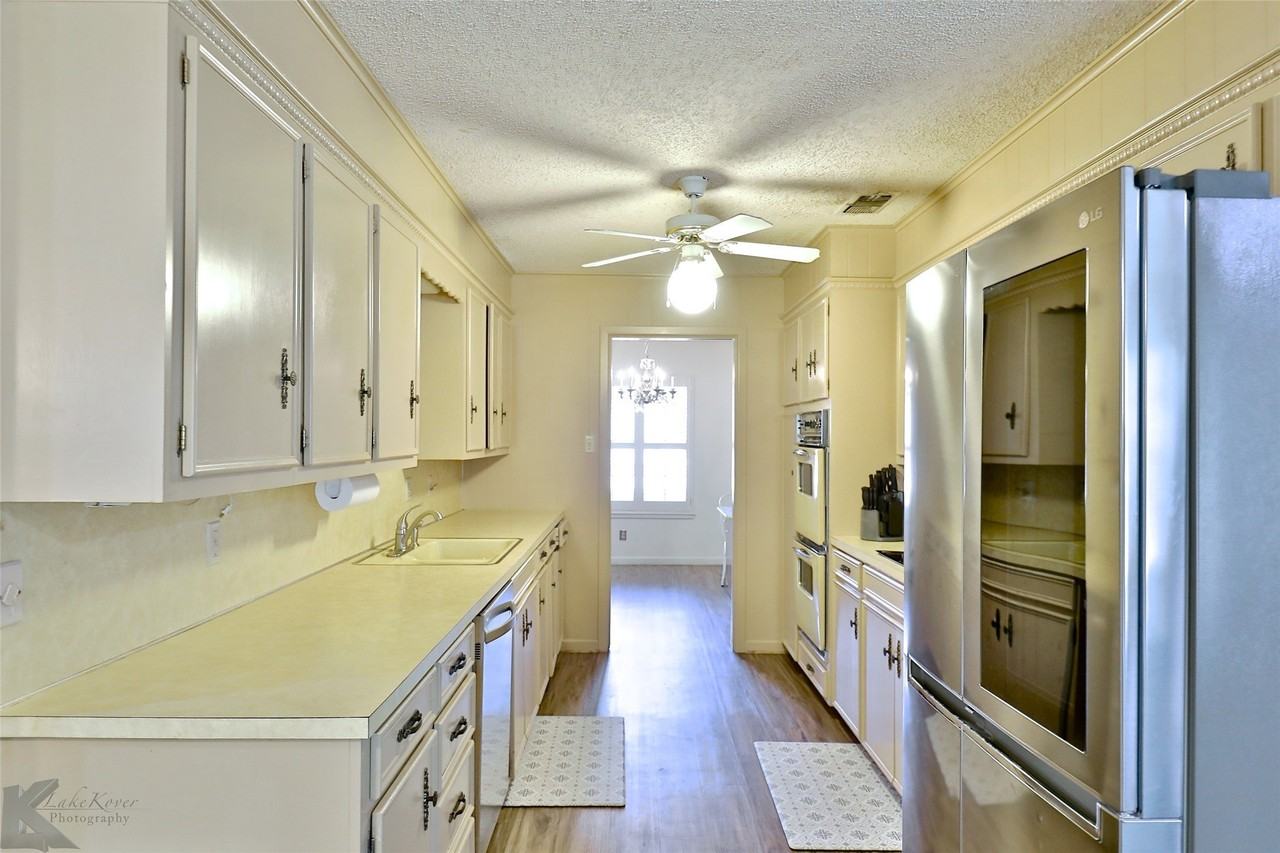 2810 Arrowhead Dr - Photo 6 of 40