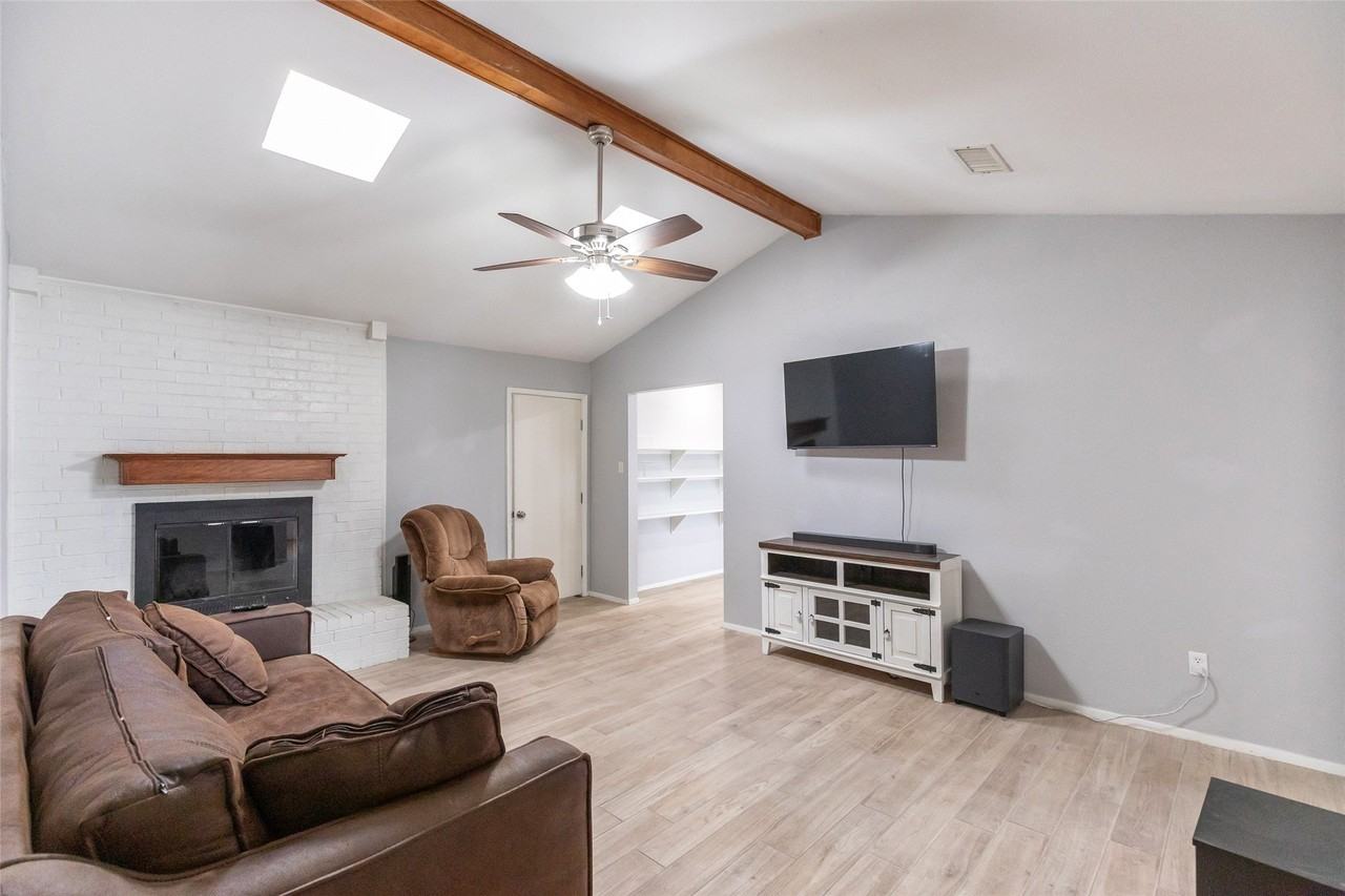 1710 Covey Ln - Photo 2 of 35