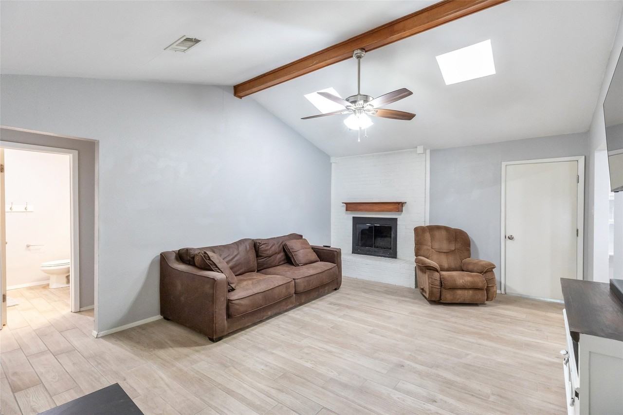 1710 Covey Ln - Photo 3 of 35
