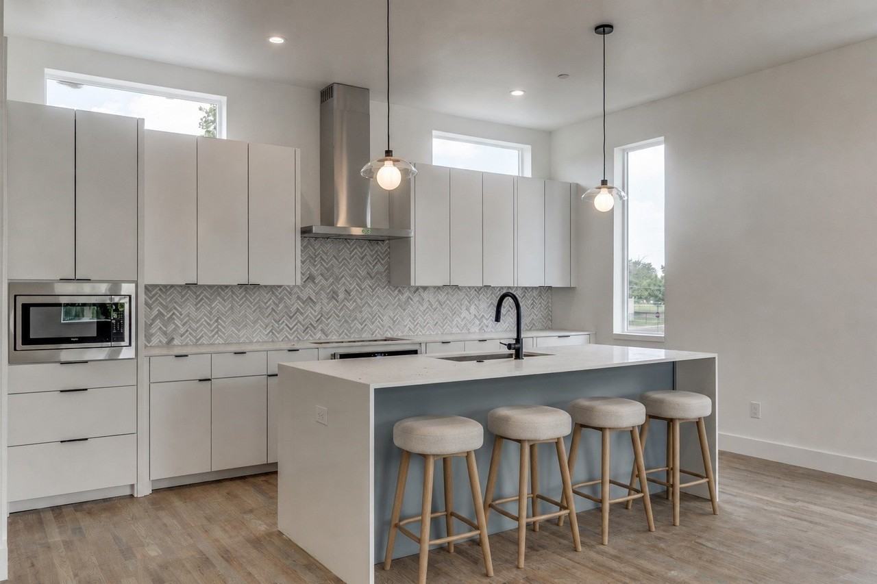 2915 Lucas Dr #105 - Photo 4 of 9