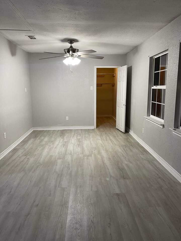 302 Kansas St #1 - Photo 5 of 19
